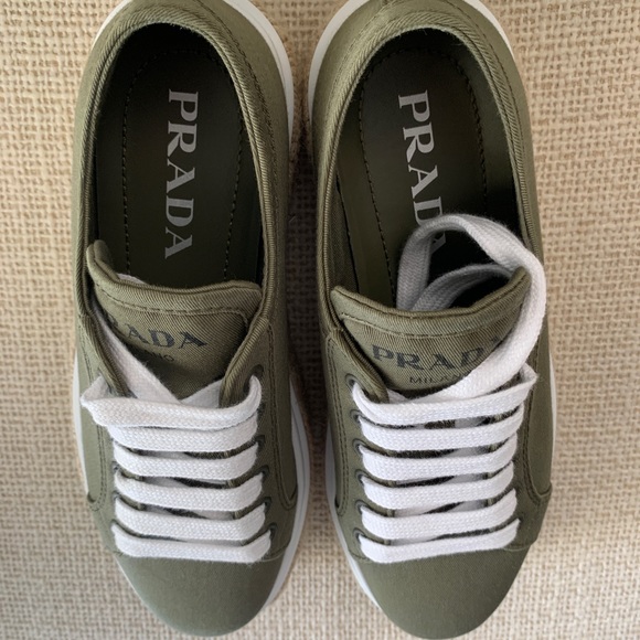 Authentic Prada platform sneakers in army green - Picture 9 of 9